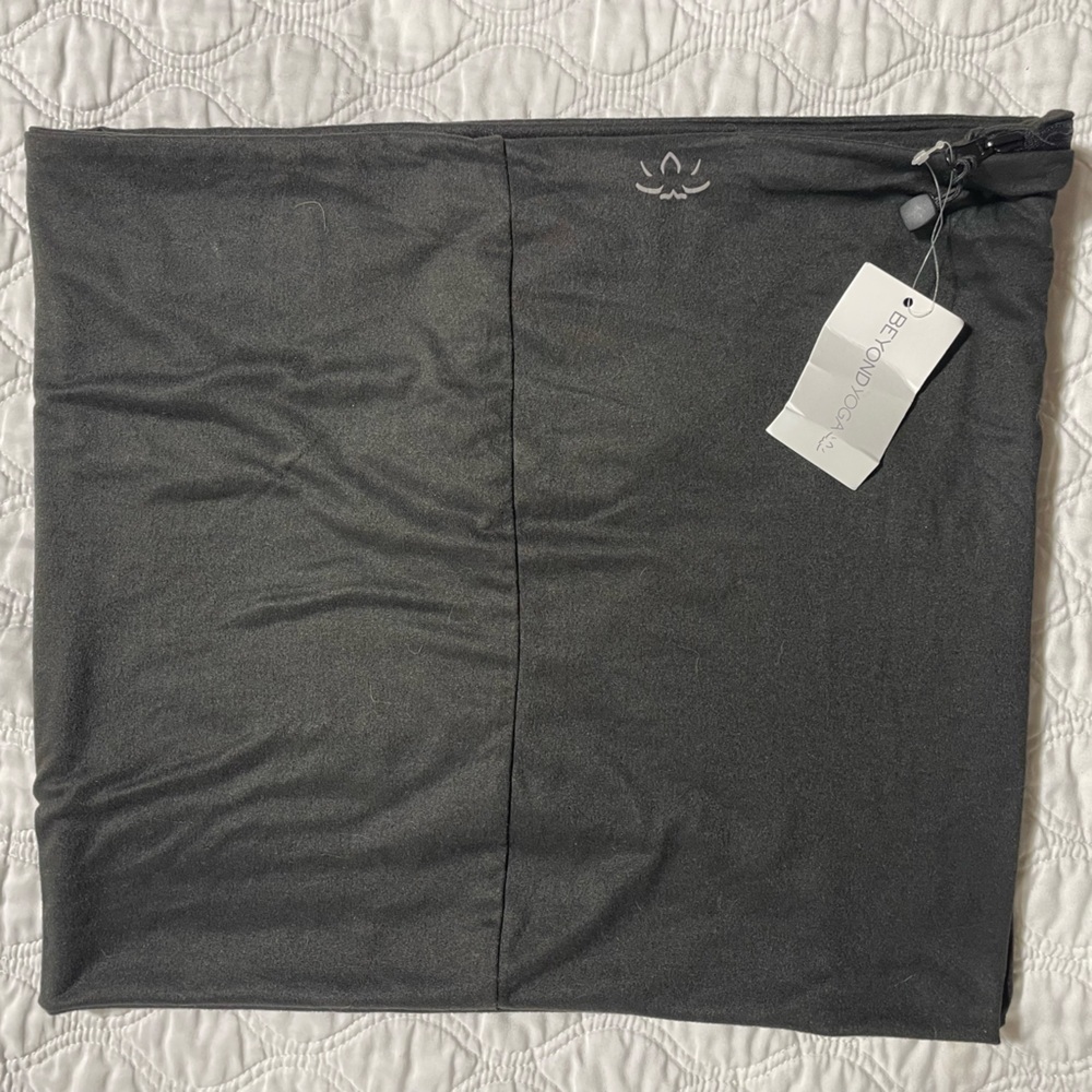 Beyond Yoga Pocket Infinity Scarf in Black NWT